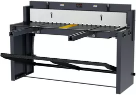 Pedalu valdoma grindinė skardos žirklinė staklė plotis 1320 mm plieno rėmas