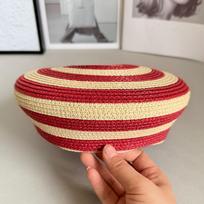 New European American Classic Stripe Hand Woven Berets For Women Summer Fashion Show Medicine Box Hat Church Elegant Painter Hat 54-58cm raudona