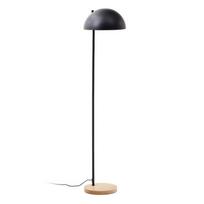 Juodos spalvos/natūralios spalvos pastatomas šviestuvas (aukštis 150 cm) su metaliniu gaubtu Catlar – Kave Home