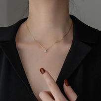 2025 New Exquisite Shining Small Pendant Necklace Ladies Fashion Light Luxury Wedding Banquet  Accessories
