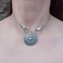 Viking Celtic Hand-held Round Filigree Shield Choker Retro Silver Color Pendant Necklace for Men Women Norse Pagan Goth Jewelry