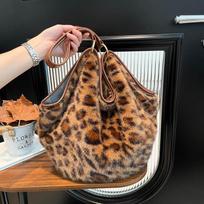 Leopard Print Tote Bag for Women, Soft Handheld Plush Shoulder Bag, Stylish Fall Winter Crossbody Purse & Shopper Bag CLE 46x17x32cm