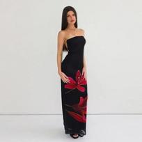 Moteriška suknelė be petnešėlių, ilga, raudonų lelijų gėlių rašto, elegantiška, figūrą paryškinanti, vakarėlių, vakarinė suknelė S