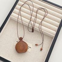 Vintage Brown Black Color Wood Flagon Long Pendant Necklaces Adjustable Rope Chain Chokers for Women Birthday Jewelry Gift