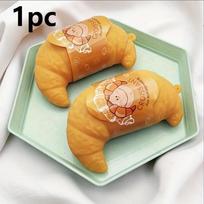 Simulated Croissant Squishy Toy, Fake Bread Stress Ball, Prank Squeeze Toy Slow Rebound Decompression Fidget Gift šviesiai pilka spalva