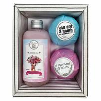 Bohemia Gifts Boho style Set kosmetikos dovanų rinkinys (dušo želė, 250 ml + vonios bomba, 110 g + vonios bomba, 110 g)