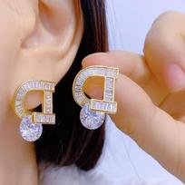 Fashion  Design European and American Personality Shiny D Letter Asymmetric Earrings Sexy Party Queen Earrings for Women
