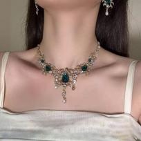 French Court Lace Emerald Full Diamond Necklace Slightly Inlaid with High-end Personalized Collarbone Chain Dinner Set