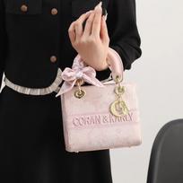 Princess Diana bag single shoulder messenger bag fashionable new high-end embroidered handbag women's bag niche design rožinė