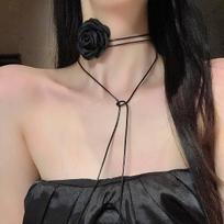 Women's Camellia Black Rose Choker Necklace - Elegant Neck Tie Accessory with Floral Ornament and Clavicle Chain. juoda