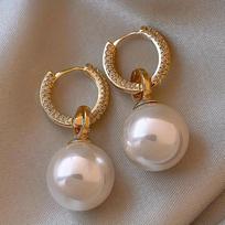 French Light Luxury Temperament Imitation Pearl Pendant Earrings for Women Delicate Fashion Holiday Accessories Gift