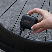 Dviračio priedai Dviračio pompa Belaidis padangų pripūtiklis Elektrinis mini oro siurblys dviračiui Mini Electric Pump juoda