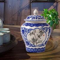 Ceramic Ginger Jar Ornaments with Lid Mandarin Vase Porcelain Jars for Home Decor Table Decoration Office Desktop Countertop
