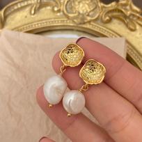 Natural freshwater pearl earrings temperament retro Hong Kong style Hepburn personality asymmetric baroque pearl stud earrings Silver needle