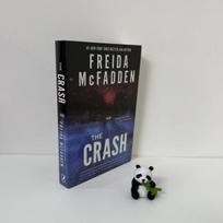 The Crash By Freida McFadden Paperback Book in English 1book black
