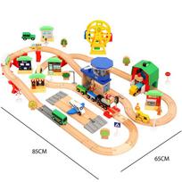 Medinis mažas traukinuko bėgių rinkinys vaikams, stotis, apžvalgos ratas, pramogų parko pagrindinė dalis, suderinama su elektriniais traukinukų žaislais Pd21 beige