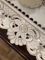 Crafted From Premium Polyester, This Tablecloth Has Fine Jacquard Weaving, Floral Embroidery and Hollow Cutouts. It Is Heat-resistant and Dustproof. 60x120cm