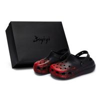 Crocs Classic klumpės 811 pagamintos Pabėgimas iš vietos Speciali batų dėžutė Batai su skyle, apšlakstyta skystais dažais, unisex stiliaus, juodi ir raudoni 36-37