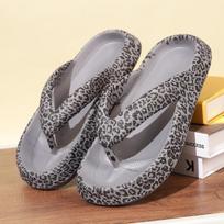 Leopard Print Soft-Soled Flip-Flops for Men & Women - Thick, Non-Slip, Breathable, with Flower Print Design 38-39 tamsi chaki spalva