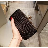 Wrinkled silk clutch bag pearl portable Hong Kong style vintage small square bag diagonal straddle chain dress bag