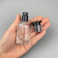 30 ml stiklinis tuščias daugkartinio naudojimo kvepalų buteliukas cilindrinis papildomas buteliukas kelioninis nešiojamas kvepalų purkštukas konteineriai mėginio buteliukas 30ml&Glass beige