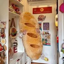 The bedside sofa cushion is strange and the long doll bread baguette pillow is the same sleeping pillow hug. 90cm orange