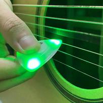 Šviečiantys Blizgučiai Gitaros Medeliai: Elektrinės, bosinės ir medinės aksesuarai No specific size green