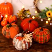 Dirbtiniai rudeniški dekoratyviniai nerti moliūgai kaimiškam sodybos Padėkos dienos derliui Helloween stalo puošmena židiniui virtuvės dekoras A brown