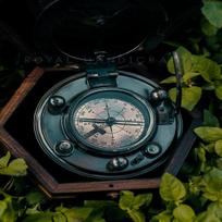 Rankų darbo žalvarinis saulės laikrodis-kompasas Gilbert saulės laikrodis Navigacija Saulės laikrodis Laikrodis, Magnetinis saulės laikrodžio laikrodis, Laivo kompasas. gray