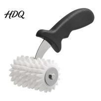 Pizza Dough Docker Roller for Punch Biscuits Hole Maker Cake Pie Professional Crust Tool Puncher Large Docker Kitchen Cookies Pastry Bread Manual white
