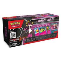 Žaidimų Kortelių Rinkinys - Pokémon TCG Trainer's Toolkit 2025 Rinkinys Su 50+ Kortelių, Strategijos Gidu, Apsaugomis, Kauliukais, 4 Booster Paketais, Live Code Black/Red