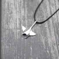 Mode vie Marine Manta Ray collier pour hommes minimaliste longue corde noire collier océan amour bijoux été plage surf Colar Black gray