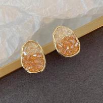 Fresh and elegant crystal earrings in orange, sea blue and green pastel gradient colors. Women's light luxury and fashionable earrings. oranžinė
