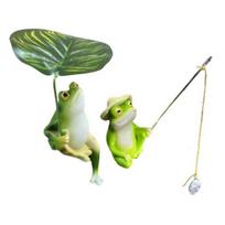 2Pcs/Set Garden Frog Figurine Mini Fishing Frog Statue Sitting Frog Holding Leaf Umbrella