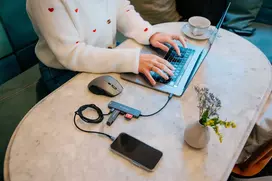 Verbatim USB-C Essentials Multi-Port Hub 6 Port/card read. 32156