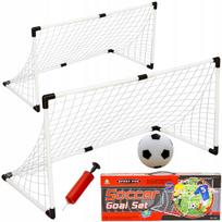 Futbolo vartai su priedais, kamuoliu ir pompa