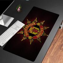 Manchester United emblemos pelės kilimėlis, guminis pagrindas, esporto stalo kilimėlis, pelės kilimėlis žaidėjams ir biuro reikmėms, žaidimų stalas, lengvai valomas kilimėlis 30cmx60cm（11.8x23.6inch）