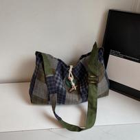 Large Capacity Messenger Bag Casual and Lightweight Plaid Design with Adjustable Shoulder Straps Fashionable Shoulder Bag 40x12x25cm kava