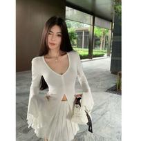 American Retro V-neck Flare Sleeve Spicy Girl T-shirt - Women's Autumn Slimming Black Long Sleeve Top. S balta