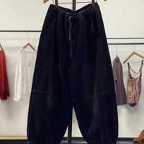 Moteriški didelio dydžio 4XL velvetiniai kelnės Moteriškos aukštu liemeniu su aksomu Kasdienės kelnės Žieminės moteriškos laisvo kirpimo žibinto formos kelnės M juoda