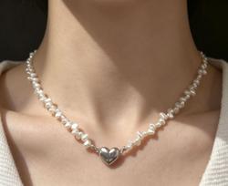 Luxury Baroque Pearl Choker: Women’s Summer Necklace with a Unique Clavicle Chain Design 42 cm