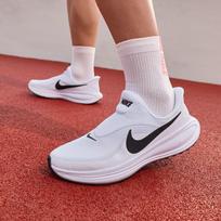 Nike Revolution 8 EasyOn White Black 42.5 white