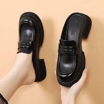 Small man increases the height of the bag head and half slippers for women to wear in the summer of 2025, new lazy shoes without heels, loafer leather 35