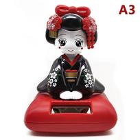 Saulės energija varomas japoniško stiliaus lėlės automobilio ornamentas Kimono mergaitė, judinanti galvą, linkčiojanti galvą, animacinė lėlė, automobilio prietaisų skydelis, mielas automobilio dekoras