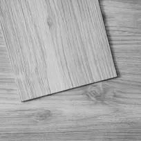 Koduva Lipnios vinilinės grindų plytelės VEVOR DW5056, 20 vnt., šviesiai pilko medžio rašto, 91 x 15 cm