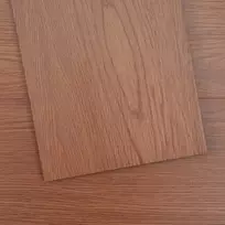 Koduva Lipnios vinilinės grindų plytelės VEVOR, medžio rašto, tamsiai rudos, 91 x 15 cm, 36 vnt., 2,5 mm
