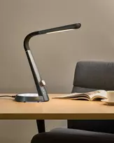 Beliani LED stalo lempa CANOPUS su USB jungtimi juoda