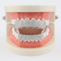 Vyriški Hip Hopo Auksiniai Dantų Grillz Viršutinis & Apatinis Ledais Padengti Grillz Dantų Kubinis Deimantas Breketai Cirkonis Vampyro Dantų Grillz sidabras