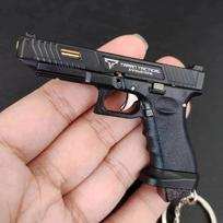 1:3 G34 pusiau lydinio pistoleto modelis Mini ginklo žaisliukas Raktų pakabukas Krepšio pakabukas Rankdarbis vaikams ir suaugusiems gray
