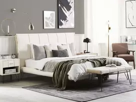 Beliani Dvivietė lova iš eko odos BETIN 180 x 200 cm, šviesiai smėlio spalvos
